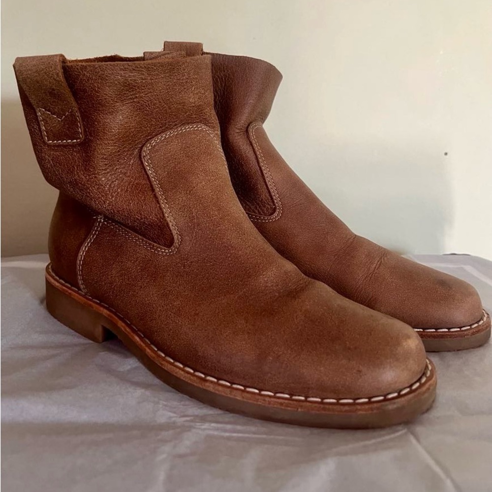 Roots Brown Ankle Boots with Moccasin Stitching